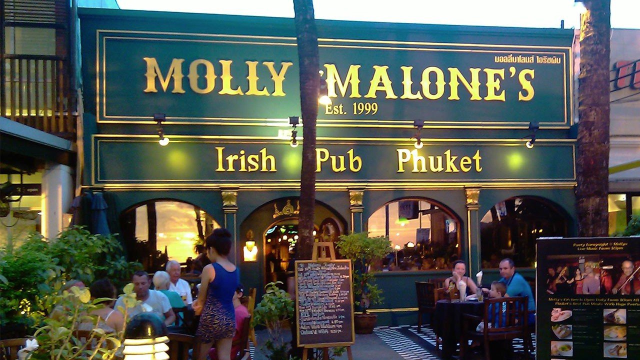 Molly Malone's Irish Pub in Patong at night