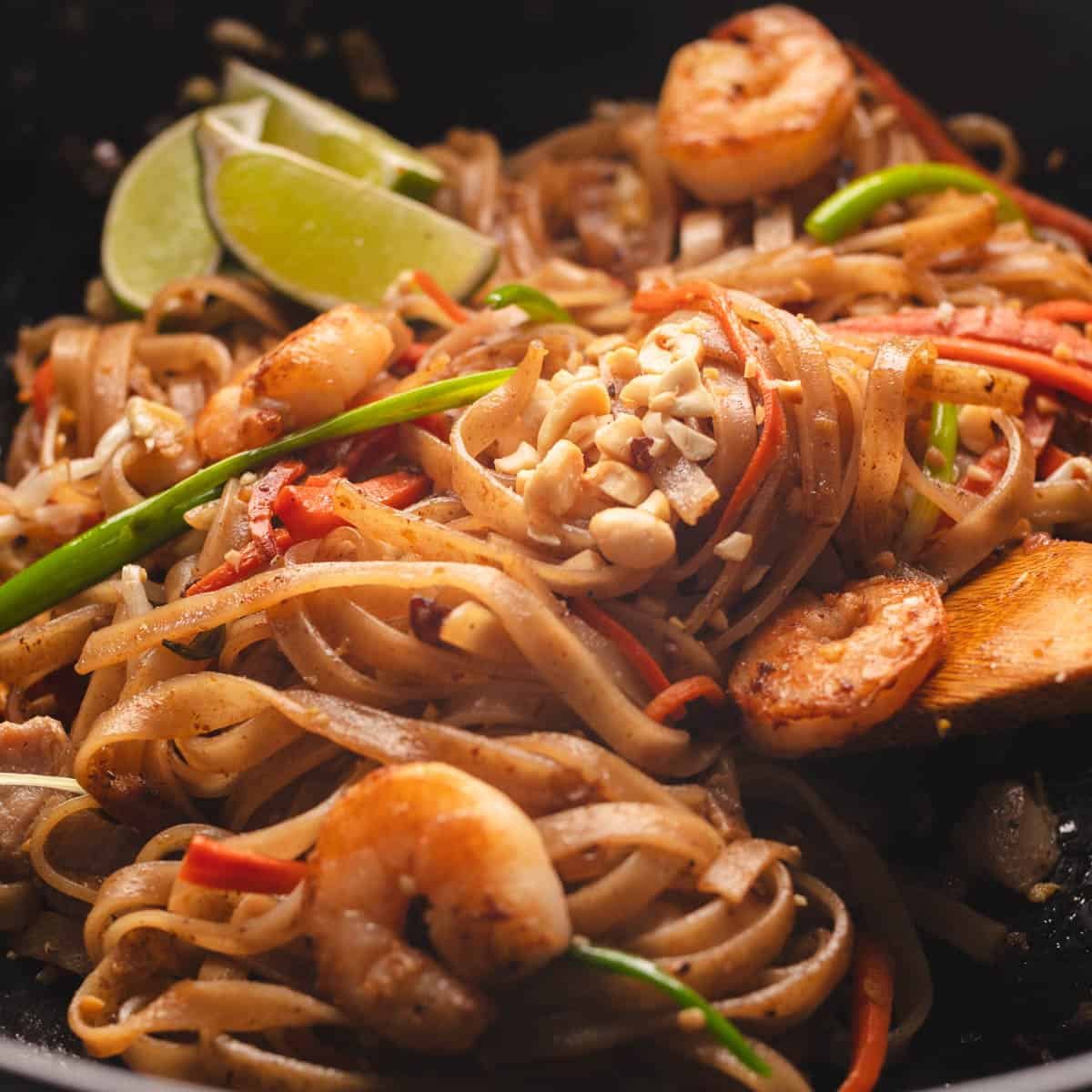 Shrimp pad thai noodles with lime